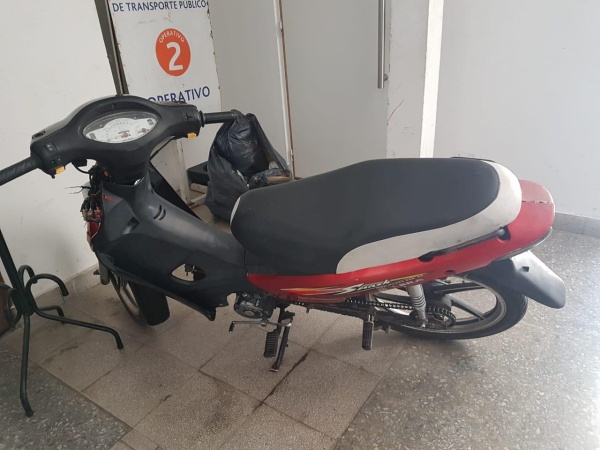 Quiso vender una moto robada en Olmos y pactaron una falsa compra para detenerlo