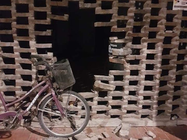Rompieron una pared en La Plata para robar dos bicicletas