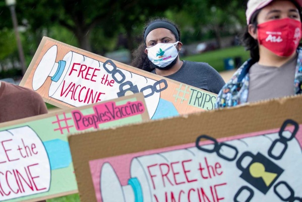 Una nueva propuesta plantea liberar patentes de vacunas por "al menos tres años"