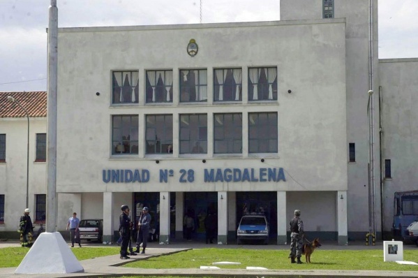 Se fugaron cuatro presos del penal de Magdalena: están prófugos con una escopeta y un revólver