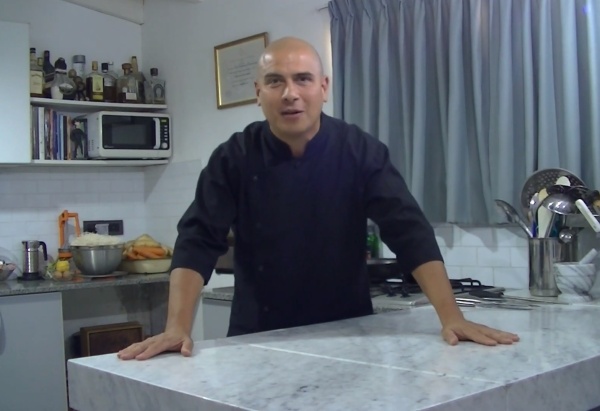 El chef platense Martín Pietromónaco te enseña a hacer bondiola ahumada