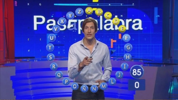 Vuelve 'Pasapalabra', el éxito televisivo que conduce Iván de Pineda y aprovecha al máximo la utilización del diccionario
