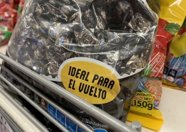Lanzaron un paquete de caramelos "ideales para el vuelto" y las redes explotaron: "La nueva moneda argentina”