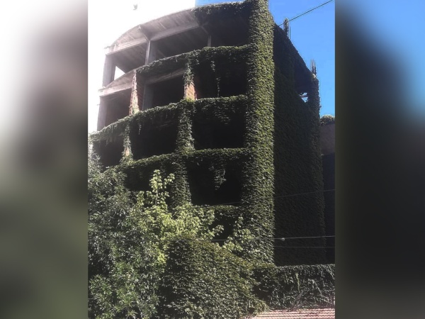 Las desopilantes historias del edificio “post apocalíptico” de La Plata: ruidos, gritos y ¿actividad paranormal?