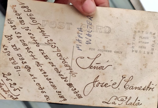 Atención platenses: hay un mensaje secreto en una postal de hace más de 100 años y todavía nadie pudo revelarlo