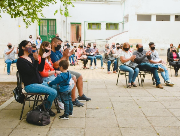 Incertidumbre en la Escuela 10 de La Plata: todos pasaron a la Secundaria pero no se sabe cómo entrarán en el edificio
