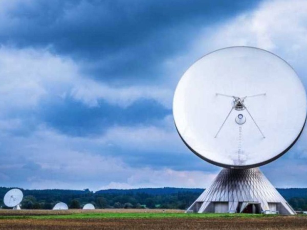 Se detectó una señal de radio que podría venir de un exoplaneta a 50 años luz de distancia