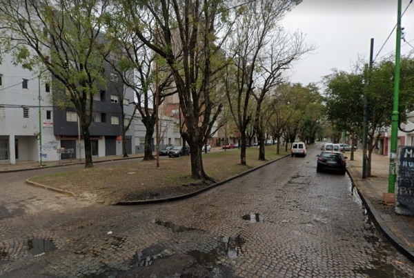Liberaron a uno de los menores que destrozó una concesionaria el jueves en La Plata y volvió a robar