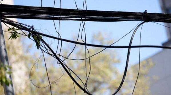 Vecinos del barrio La Granja de La Plata denuncian el robo de cables