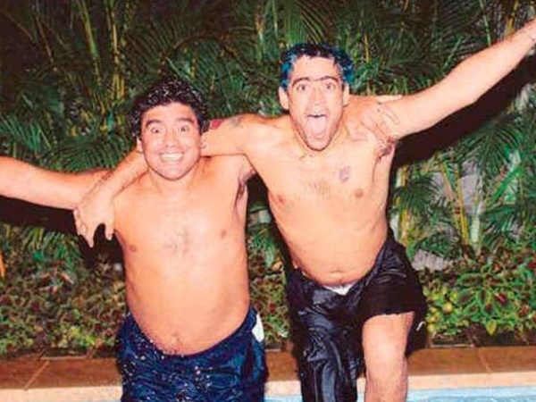 El día que Rodrigo le cantó "La mano de Dios" en vivo a Maradona