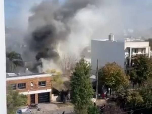 Se incendi&oacute; una casa abandonada en La Plata