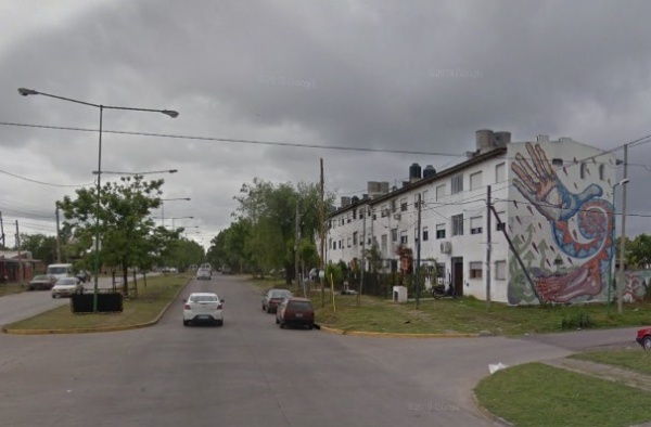 Andaba en una moto robada en La Plata, choc&oacute; contra un auto e intent&oacute; huir