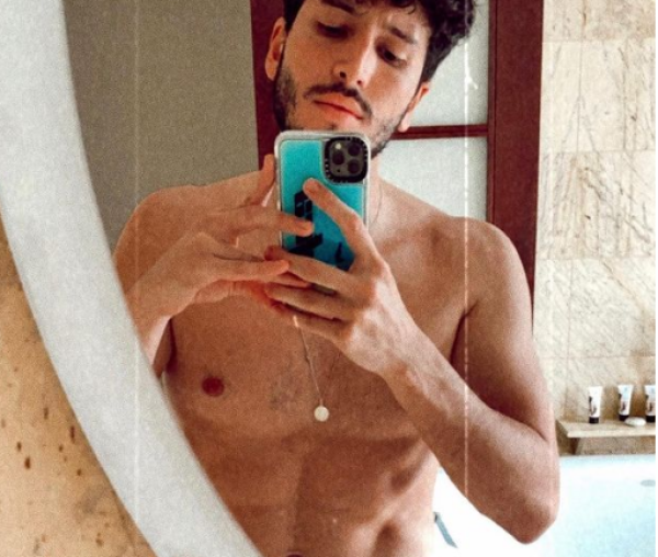 Sebastián Yatra se desnudó en Instagram... ¡por completo!