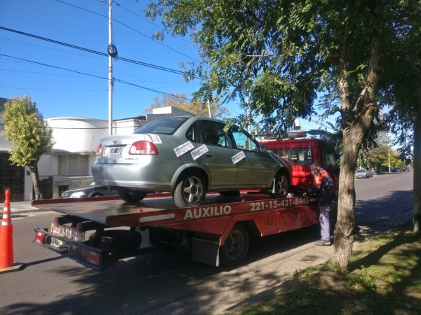 Una policía de Berisso manejaba un UBER, le secuestraron el auto y ahora deberá pagar una importante multa