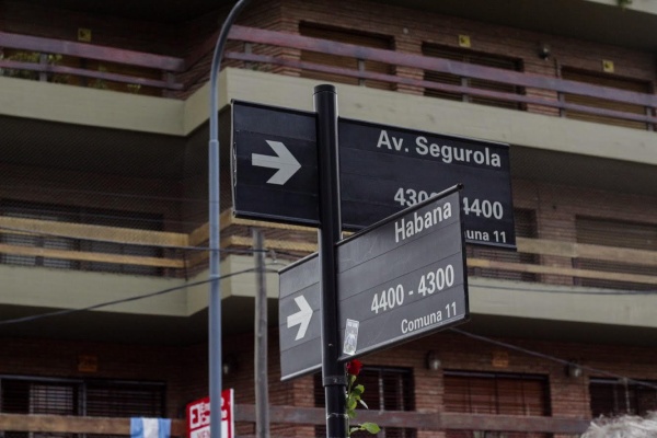 Modificaron el cartel de la mítica esquina "Segurola y Habana", en homenaje a Maradona