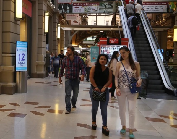 Los shoppings cerrarán también hasta el 30 de abril