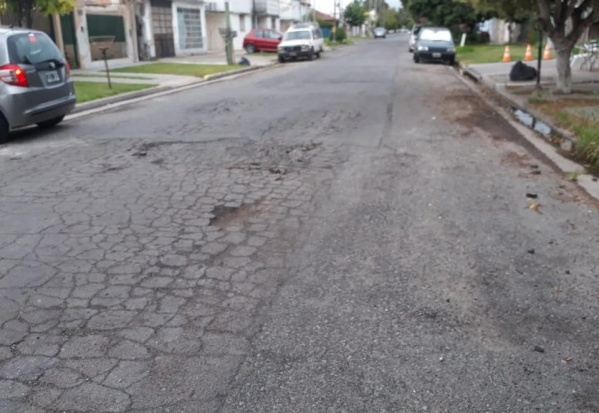 Vecinos de 73 entre 15 y 16 piden por la reparación de la calle: “Está intransitable”