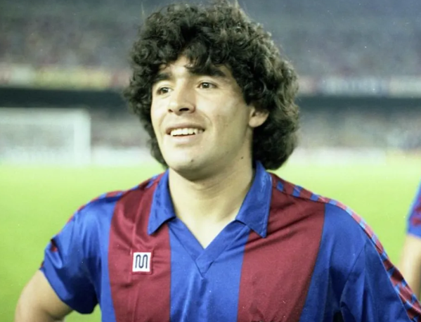 Maradona iba a instalarse en Barcelona para completar su recuperación