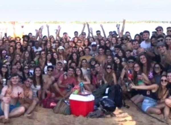 Alumnos de Medicina de Rosario y una fiesta en una playa, sin barbijos ni distanciamiento