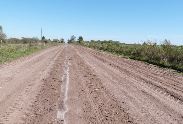 Le pegó a su novia, la obligó a correr desnuda por un campo y filmó todo