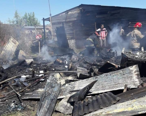 Su mujer murió, perdió la casa por un incendio y quedó solo con sus cuatro hijos en La Plata