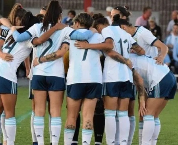 Jugadoras argentinas denunciaron ante la FIFA a un entrenador de AFA por acoso
