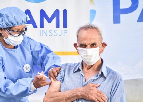 Provincia: empezarán a vacunar a los mayores de 70 este miércoles