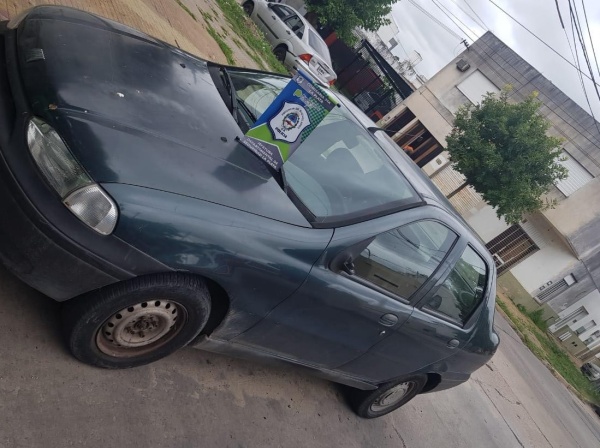 Robaron una moto en La Plata, los siguió la víctima y los detuvieron