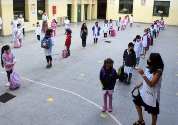 Denunciaron que en CABA abrieron escuelas con casos de Covid-19 entre sus docentes
