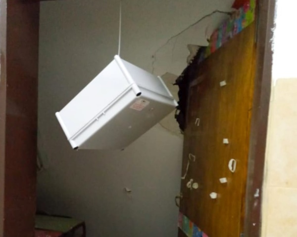 Se cayó el techo de un aula en una escuela de La Plata: el edificio quedó destruido