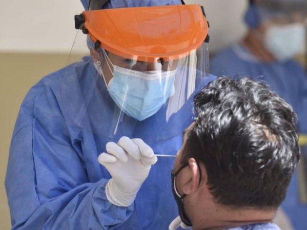 El primer hisopado 100% nacional fue desarrollado por la UNLP