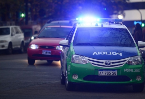 Le dispararon a una mujer durante un brutal ataque motochorro en Tolosa