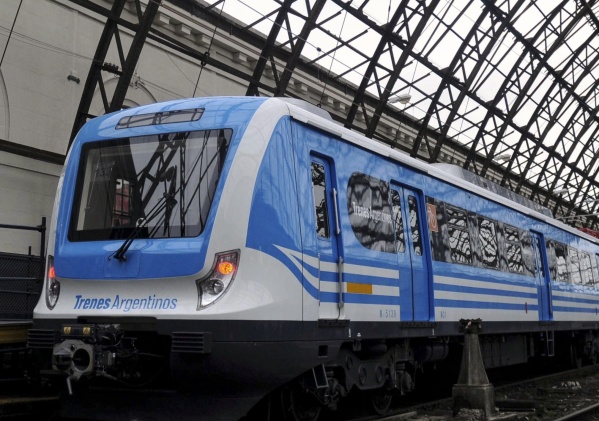 Se reestableció el servicio del tren Roca que une La Plata y Constitución