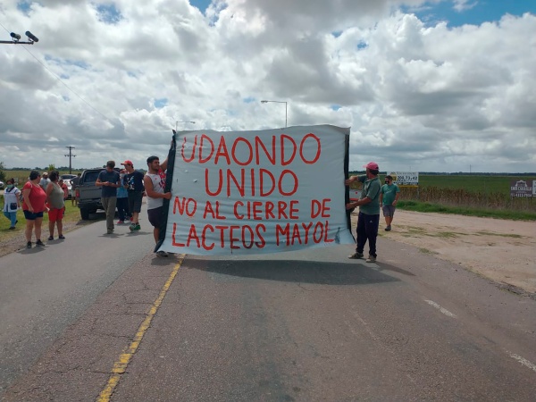 El drama de una pyme láctea bonaerense: tuvo que tirar leche y trabajan empleados imputados por robo