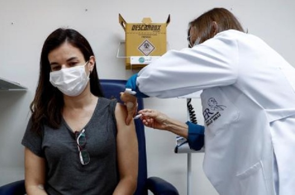 Estados Unidos quiere comenzar a vacunar a la gente contra el COVID-19 el 11 de diciembre
