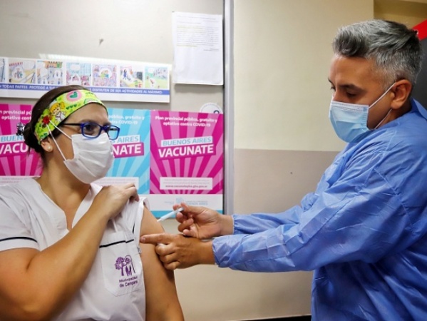 En Argentina, ya hay más vacunados con la primera dosis que infectados por COVID-19