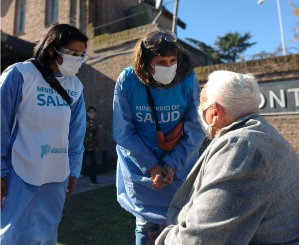Los mayores de 70 años podrán vacunarse contra el COVID-19 en La Plata sin necesidad de sacar turno