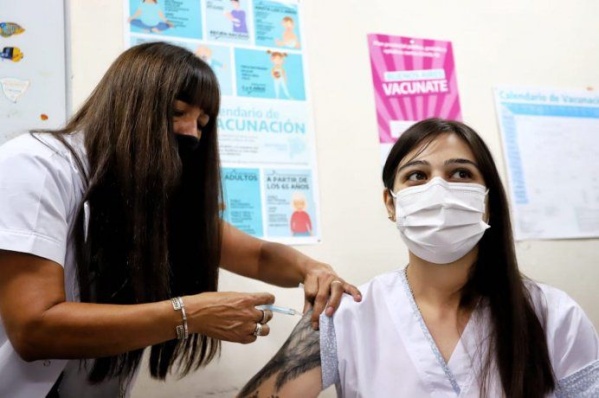 Ya hay casi 9 mil personas vacunadas contra el COVID-19 en La Plata