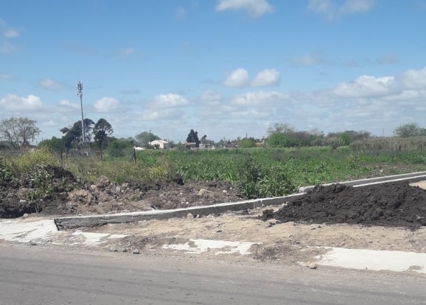 En Villa Elvira piden informes al municipio por el avance varias construcciones cerca de un arroyo