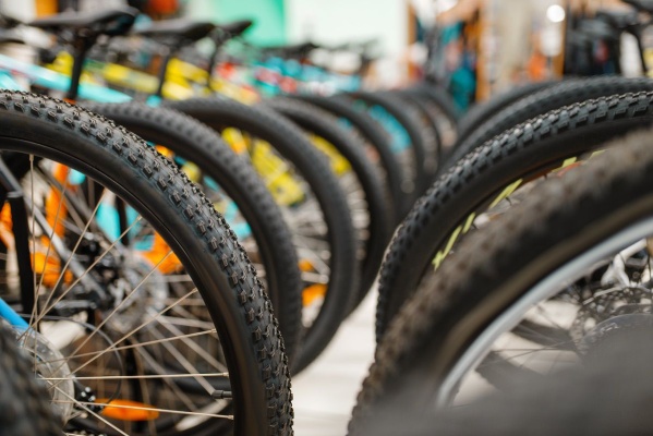 Le robaron la bicicleta, quiso comprar una nueva y lo estafaron en La Plata