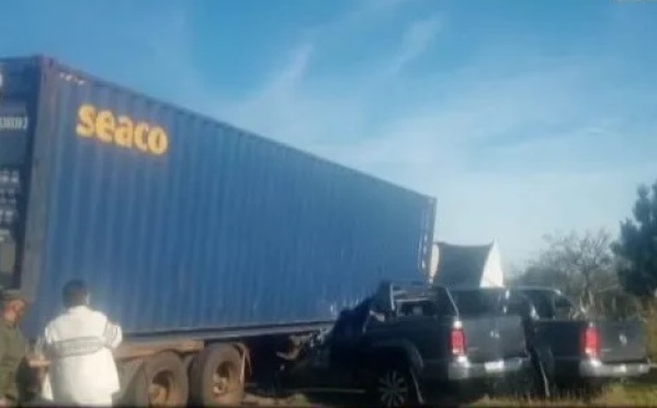 Trágico accidente en la ruta 12 dejó un saldo de dos personas fallecidas aplastadas por un camión