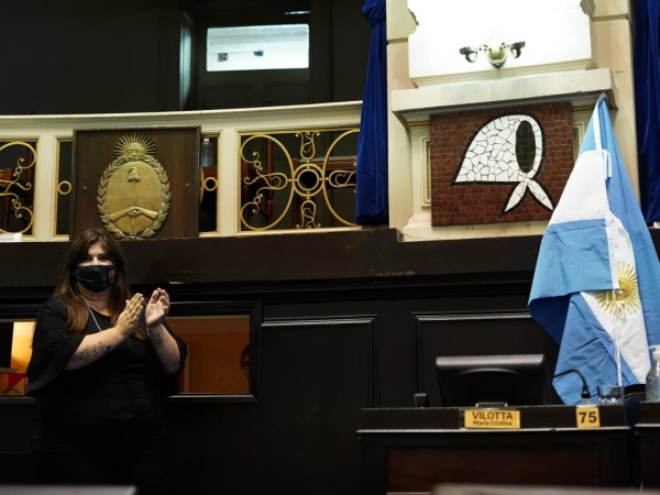 Sentido homenaje a las Madres y Abuelas de Plaza de Mayo en la Legislatura Bonaerense: "No nos podemos hacer los sordos"