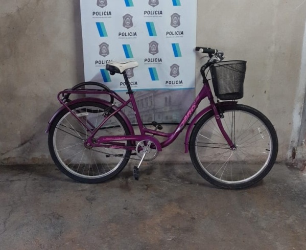 Detuvieron a un menor que intent&oacute; llevarse una bicicleta de un departamento en 14 y 38