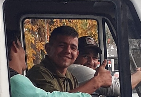 "Esta manga de soretes...": Una platense escrachó a tres hombres que la acosaron desde una camioneta