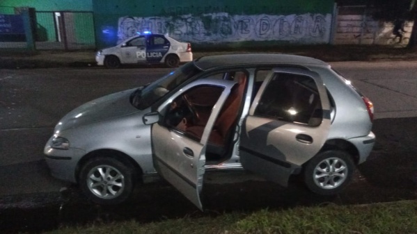 Menor de edad rob&oacute; un auto en Barrio Norte, choc&oacute; en la persecusi&oacute;n y lo detuvieron