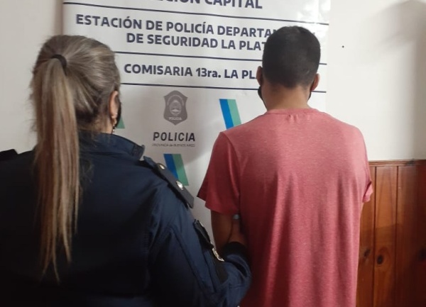 Un hombre de Gonnet quiso apu&ntilde;alar a su hermano menor tras una fuerte pelea familiar