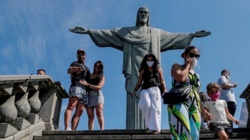 En Brasil preparan cuatro días de fiesta por el fin de las restricciones