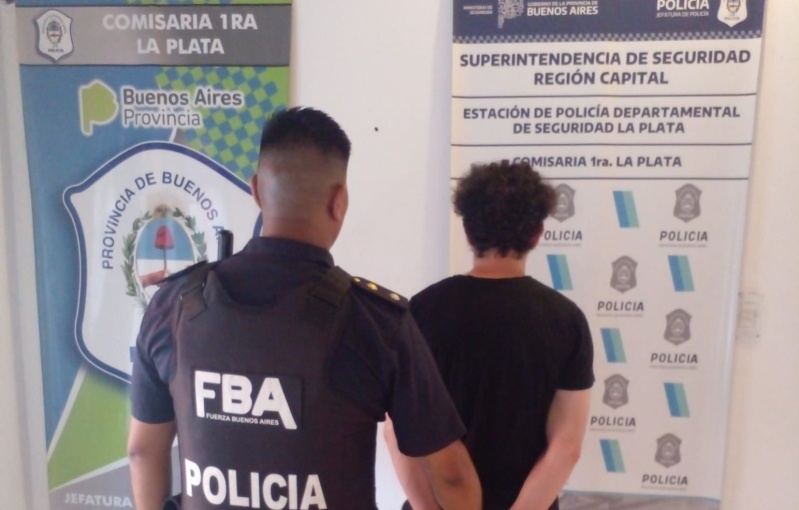Dos estudiantes de Informática a las trompadas en La Plata, hay un detenido