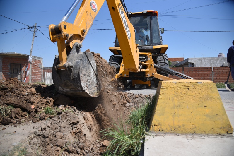 Se dio inicio a obras hidráulicas y de pavimentación en Los Hornos: el proyecto disminuirá los tiempos de viaje