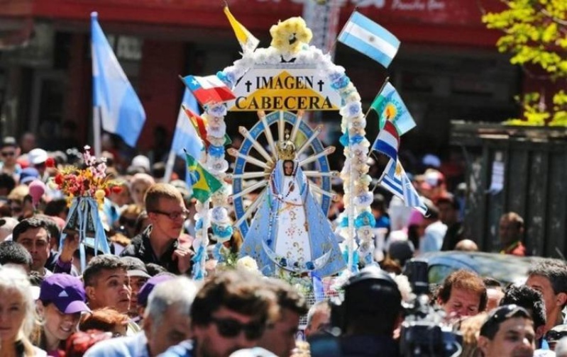 Miles de argentinos peregrinan a Lujan este sábado